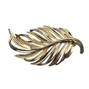 Lisner Gold Tone Leaf Brooch Mid Century Modern Feather Pin Classic Elegant